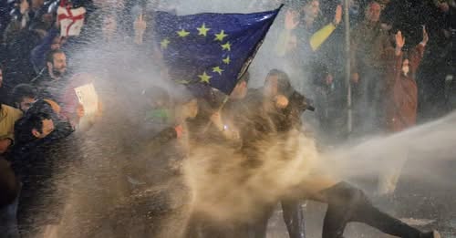 ხელისუფლებამ  დემონსტრანტების წინააღმდეგ  პირველი მსოფლიო ომის დროინდელი ქიმიური იარაღი „კამიტი“ გამოიყენა