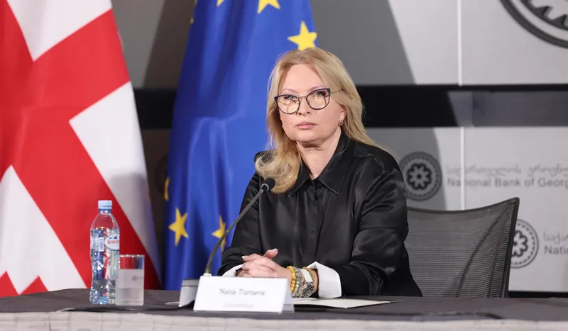 2025 წელთან შედარებით 2026 წელს, მაგალითისთვის, იპოთეკურ სესხებზე საპროცენტო განაკვეთი 1,5 პროცენტული პუნქტით არის შემცირებული